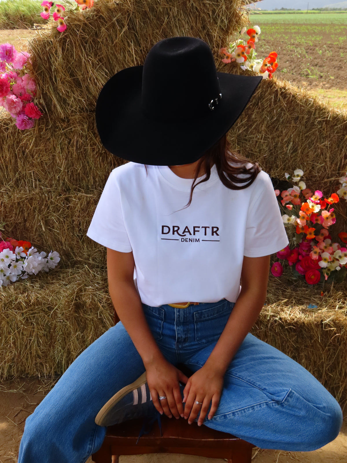 CLASSIC WHITE TEE